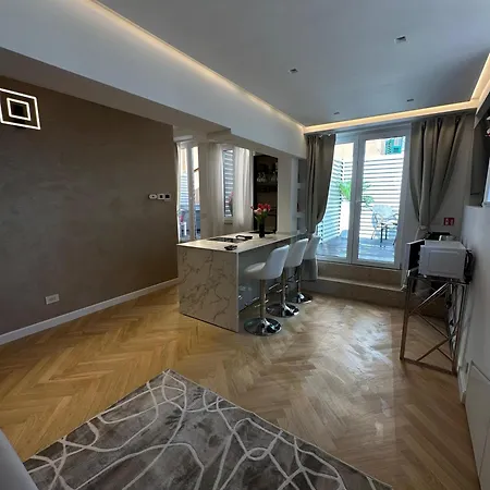 Charma Luxury - Roma