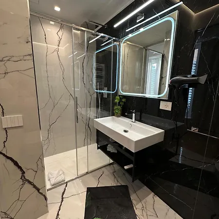 Charma Luxury - *